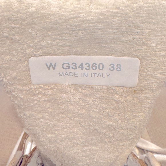 CHANEL sneakers women’s size 38 USA size is 7.5 made in Italy - Picture 12 of 15